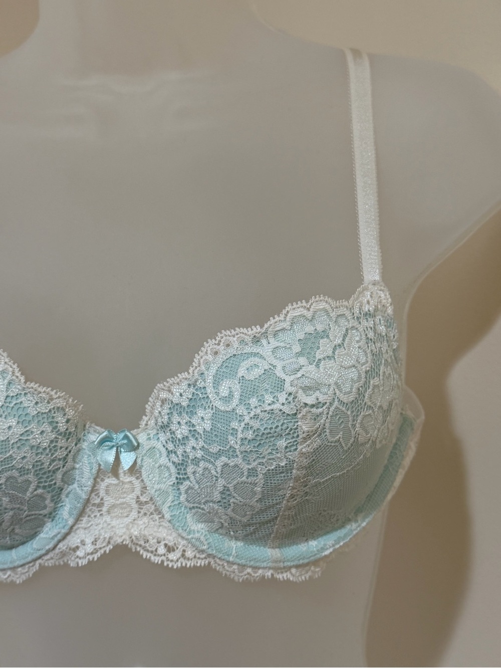 NEW VICTORIA SECRET DREAM ANGELS LINED DEMI BRA SIZE 34B IN WHITE AND BLUE - Picture 5 of 14